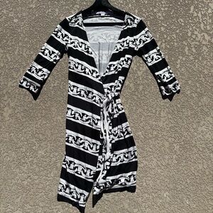 Diane von Furstenberg Julian Two Silk Wrap Dress US Size 6 Black White
